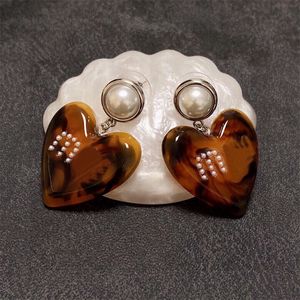 Klassieke oorstekers luxe designer sieraden retro liefde oorbellen voor vrouwen liefdesbrief bruin dames oorringen ornamenten parel sieraden oorbel