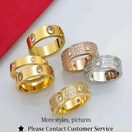 Klassieke geëlektroplateerde K Gold Steel Luxury Dames Love Ring Couple Hoogwaardige sieraden Heren Non Fading Gift 240322