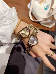 Clásico elegante reloj de diseñador para mujer para hombre moda relojes simples 35 * 28 mm cuadrados Acero inoxidable completo Mujeres oro plata Relojes de pulsera Montre de Luxe