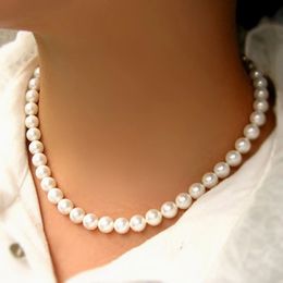 Collier de boulangers en perles blanches élégantes classiques pour femmes Colliers de banquet de mariage Hommes Vintage Perles Handmade Jewelry Party Gift 240429