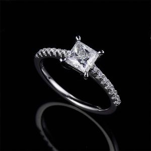 Klassieke Mode 2023 Nieuwe Lichte Luxe Ins Kleine Eén Ct Moissanite Ring 925 Sterling Zilveren Vierkante Diamanten Ring Met Geavanceerde Gevoel Valentijnsdag