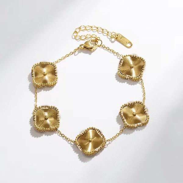 Bracelets de charme de mode classique 4boucles d'oreilles collier de fleurs à quatre feuilles bijoux de créateur bracelet en or 18 carats pour femmes hommes colliers chaîne bijoux élégants cadeau