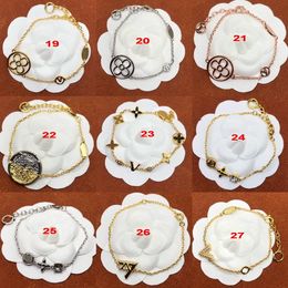 Klassieke mode bedelarmbanden bloemen brief hanger decoratie ontwerper 18K gouden armband vrouwen armband ketting elegante bruiloft verlovingssieraden cadeau