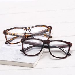 Classic Fashion Glasses Marco de plástico con lentes transparentes Eyewear óptico 4 colores Diseñador unisex al por mayor