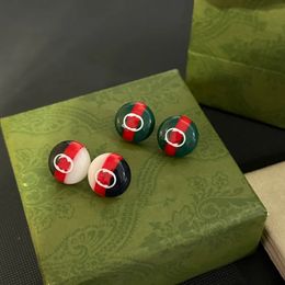 Boucles d'oreilles lettres classiques en émail, couleurs assorties, boucles d'oreilles tendance pour femmes en 3 couleurs