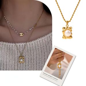 Imitation de mode classique Collier pendentif perlé pour femme 18 km plaqué en titane en acier incolore incolore pâte frite pâte chaîne marteler les bijoux en gros pendentif en gros