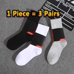 Classic Fashion Men Socks Hook Brand Color Stitched heren dames lange buis sporttraining sok straatpaar middelste buizen luxe medium lbow