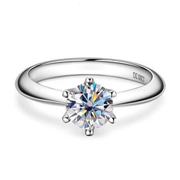 Klassieke Mode Six Claw D Kleur Moissanite Stenen Ring Voor Vrouwelijke S925 Verzilverd 18k Goud Mesh Rood Veelzijdige Hand Sieraden Valentijnsdag
