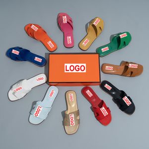 Slippées de couleur unie classique de mode Nouveau créateur unisexe Lettre logo Summer Summer Beach-Resistant Slippers en cuir haut de gamme 11 couleurs 7a Qualité Prafers Practical