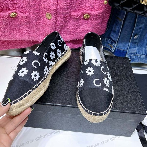 Chaussures pêcheurs pour femmes robes chaussures talon plat talles flipples silolon mocteur à espadrille fleurs de concepteur en caoutchouc de texture matelassée pantoufles bottines décontractées