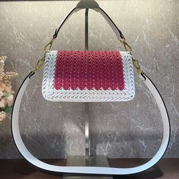 Método de solapa clásico Bolso de hombro con palo Bolsos de lujo de alta calidad Logotipo de etiqueta dorada Diseñador de cuero tejido Moda para mujer Nuevos bolsos tejidos