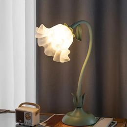 Классическая настольная лампа в форме цветка, прикроватные лампы в стиле ретро, гостиная, прикроватная настольная лампа, лампа для украшения дома.