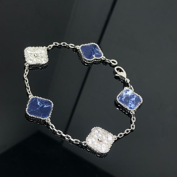 Pulsera clásica de trébol de cuatro hojas Pulseras con dijes de diseñador para mujer Cadena de plata chapada en oro de 18 quilates Joyería de moda Accesorios para fiestas de bodas al por mayor