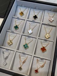 Colliers de trèfle à quatre feuilles classiques Pendants Pendants Mère de la nacre en acier inoxydable Plaqué 18k pour femmes fille de la Saint-Valentin de la fête des mères bijoux bijoux en gros