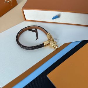 Bracelets de luxe en cuir plaqué or classique Marque Designer Bijoux Bracelet Design pour femmes Bracelet à breloques Printemps Romantique Anniversaire Mariage Bracelet en cuivre