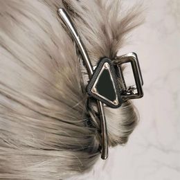 Diadema clásica Diseñadores Clip para el cabello para mujeres Carta Barrettes Diseñadores de lujo Hairclip Moda Diademas Accesorios de moda 267H
