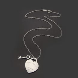 collana classica a forma di cuore gioielli firmati in acciaio inossidabile per donna collana con ciondolo moda collane con catene girocollo per donna adatte per l'outfit quotidiano