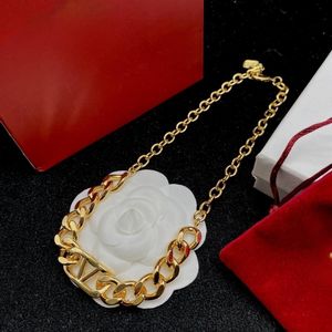 Classique haut de gamme niche populaire femme designer lettre pendentif collier chaîne à la mode bijoux fête Saint Valentin anniversaire bijoux cadeau