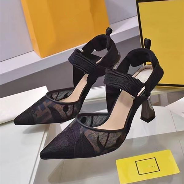 Sandalias clásicas de tacón alto Zapatos de diseñador Moda 100% Cuero Zapatos de baile para mujer Zapatos de tacón alto atractivos Encaje Mujeres Hebilla de cinturón de metal Zapatos de mujer de tacón grueso Grandes 35-42