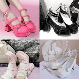 Classic High Heel Sandals Designer Femmes Chaussures Fashion Patent Le cuir en cuir Patent Femmes Dance talons Sandal Lady Buckle Platform à talon épais Black Blanc Rose avec boîte