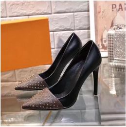 Chaussure bateau classique à talon haut Rivet en cuir design Talon épais talons hauts 100% cuir de vachette Bouton en métal femme Lettre pointue Chaussures habillées Grande taille 34-42