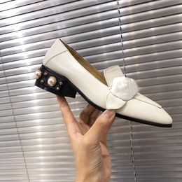 Chaussures bateau classiques à talons hauts Designer de luxe 100% cuir Occupation Perle talons hauts Chaussures Métal Femme paresseuse Chaussures habillées taille 35-42 us11