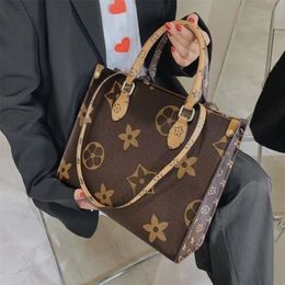 Clásico de alta calidad Moda Luxurys Diseñadores Bolsos monederos ONTHEGO Bolsos de mano medianos Mujeres Bolso de compras Mono en relieve Bolso de hombro envío gratis