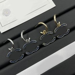 Boucles d'oreilles cerceaux classiques de créateur de luxe denim lettre bleue c