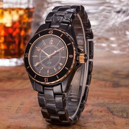 Classic J12 Céramic Watch Fashion Mens and Womens Quartz Couple Watch 520 Couleur blanc noir 6 options