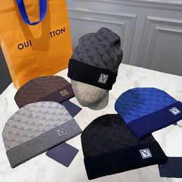 Bonnet tricoté classique V pour femme, bonnet chaud avec logo doré, chapeau de marque de haute qualité, crâne à carreaux cp, chapeau chaud gris