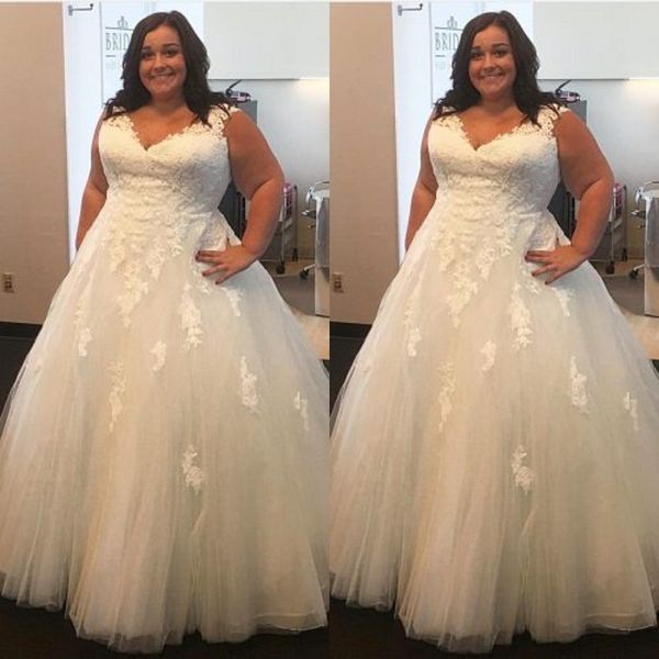 Vestidos de novia de talla grande de tul de encaje clásico Una línea de vestidos de novia de vestido de bola de China Vestido de apliques de encaje de tul hinchado sin mangas con cuello en V