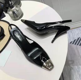 Chaussures classiques de luxe à bout carré en métal pour femmes, sandales de styliste Unique en cuir verni, talons hauts, grande taille 35-41