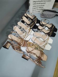 Luxe mode dames dames dikke hiel sandalen zomer hoogwaardige vierkante teen zwart beige dunne riem paardenbit hoge hakken elegante kantoorschoenen