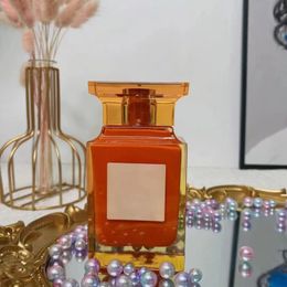 Classic Lady Parfum Parfum Neutre EDP couleur pêche Notes Boisées et Épicées 100ML Parfums de Charme Spray Livraison Rapide