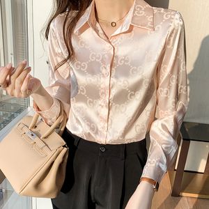 Klassieke revers abrikoos roze lange mouw glanzend printpatroon letter zijdeachtige stof dames shirt elegante blouse normaal chiffon