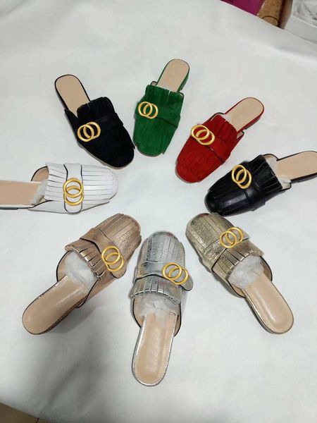 Diseñador Verano Zapatillas de playa Mocasines de moda Lazy Flat Baotou chanclas de cuero Letras dama Dibujos animados Diapositivas zapatos de mujer Sandalias de mujer de metal Tamaño grande 35-42 us4-us11