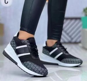 Chaussures de marche en cuir classiques Léger Sport Femmes Chaussures de course Breffe pour femmes Trainers Sneakers