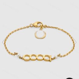 Bracelets de lettre classiques Designer pour femmes hommes bijoux bracelet de perles plaqué or pendentif en acier inoxydable amoureux bracelet manchette chaîne cadeau d'anniversaire avec boîte