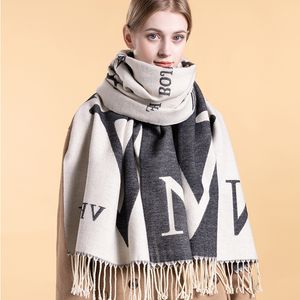 classique lettre designer écharpe les créateurs font une bonne écharpe en cachemire à la main hiver hommes et femmes longue écharpe de luxe plaid cape chaude écharpe de créateur pour les femmes foulard en soie