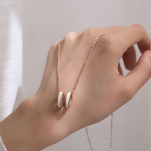 Klassieke letter full body titanium stalen ketting niet-fading meerdere kleuren sleutelbeen ketting internet beroemdheid dezelfde stijl