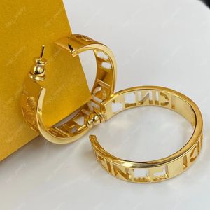 Klassieke brief Gold Hoop Delicate Simple Round Round Designer oorbellen Dames Wedding Party Betrokkenheid Geschenk sieraden