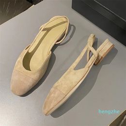 Klassieke letters buckle riemen sandalen dames lederen gesplitste bedekte teen schoenen dame buiten platform plat ademende casual