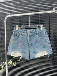 Clásicos pantalones cortos de mezclilla de diámetro de especias