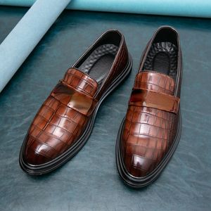Classic Loafers Men E81F9 schoenen Solid Color Crocodile Patroon PU Dikke bodem metalen gesp