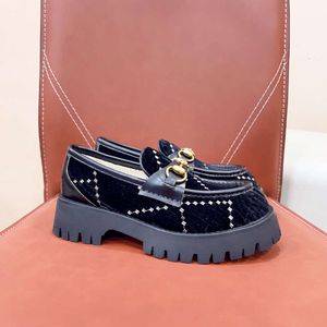 Klassieke Loafers Vrouwen Lederen Casual Schoenen Metalen Sluiting Jurk Schoen Luie Afdrukken Brief Platte Sandaal Met Doos 500