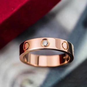 Classic Love Gold Silver Titanium Steel Diamond CZ Band Ring Men and Women Letters Luxe Prachtige prachtige bruiloftspaar Lover Gift Jey282S