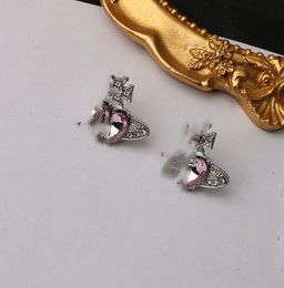 Pendientes clásicos con joyas de Saturno de amor Diseño de interés especial Pendientes dulces de lujo ligeros Pendientes de diseño minimalista de celebridades de Internet Aguja de plata