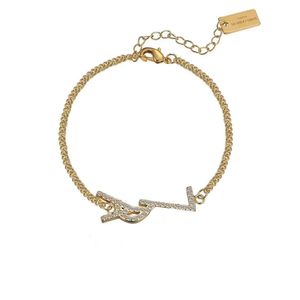 Klassieke luxe armbanden Bangle Letter y Titanium staal met diamantontwerper voor vrouwen Jewlery Gifts Woman Gold Silver Groothandel niet vervagen {Categorie}