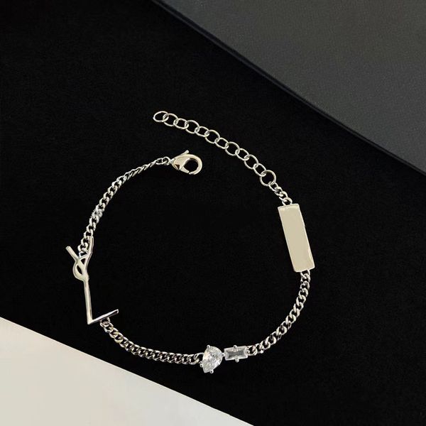 Bracelets de lujo de lujo Carta de brazalete Y Titanium Acero con diseñador de diamantes para mujeres regalos de joyas Mujer oro plata al por mayor no fade z5tc