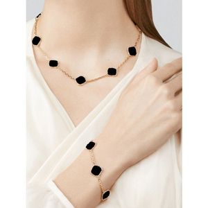 Colliers de marque classiques Van Clover Collier Designer Set Four Leigner Collier Designer Designer pour femmes Charmes Choker Designer Jewelry Daughter Gift